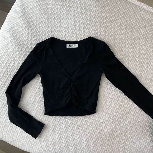 Long Sleeve Crop Top - Picture 2 of 4